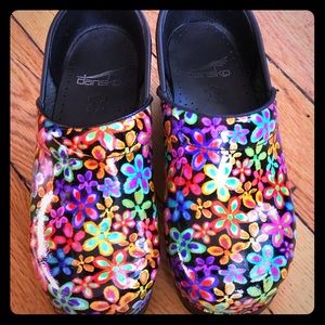 Dansko Glossy Floral Size 36